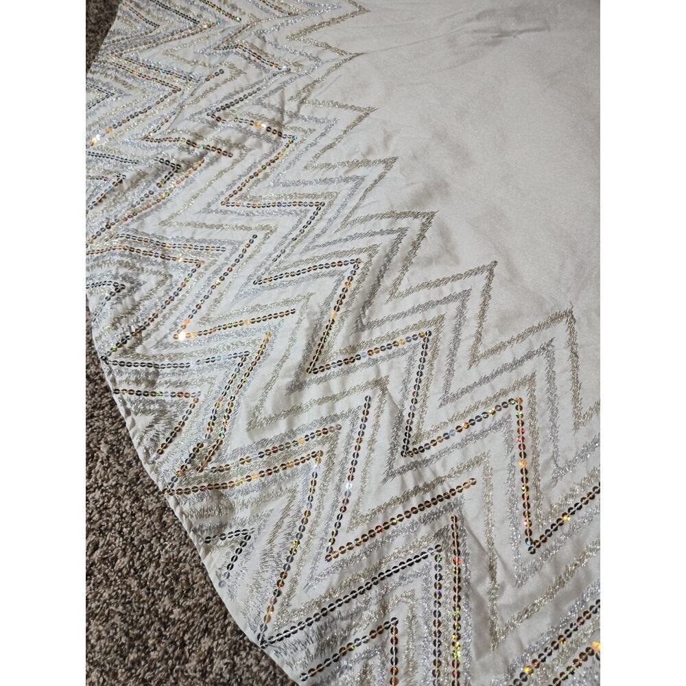 Tahari White W Gold Silver Metallic Accents Tree Skirt 52" Tie